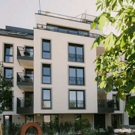Ob Balkone zum Entspannen, ein Rooftop f&uuml;r Sundowner oder Fr&uuml;hst&uuml;ck im Gr&uuml;nen &ndash; im Hotel der Stasta steht Wohlf&uuml;hlen an erster Stelle